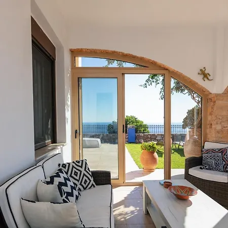 Julie Villa, Idyllic Location, By Thinkvilla Vilă *