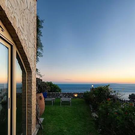 Vilă Julie Villa, Idyllic Location, By Thinkvilla *
